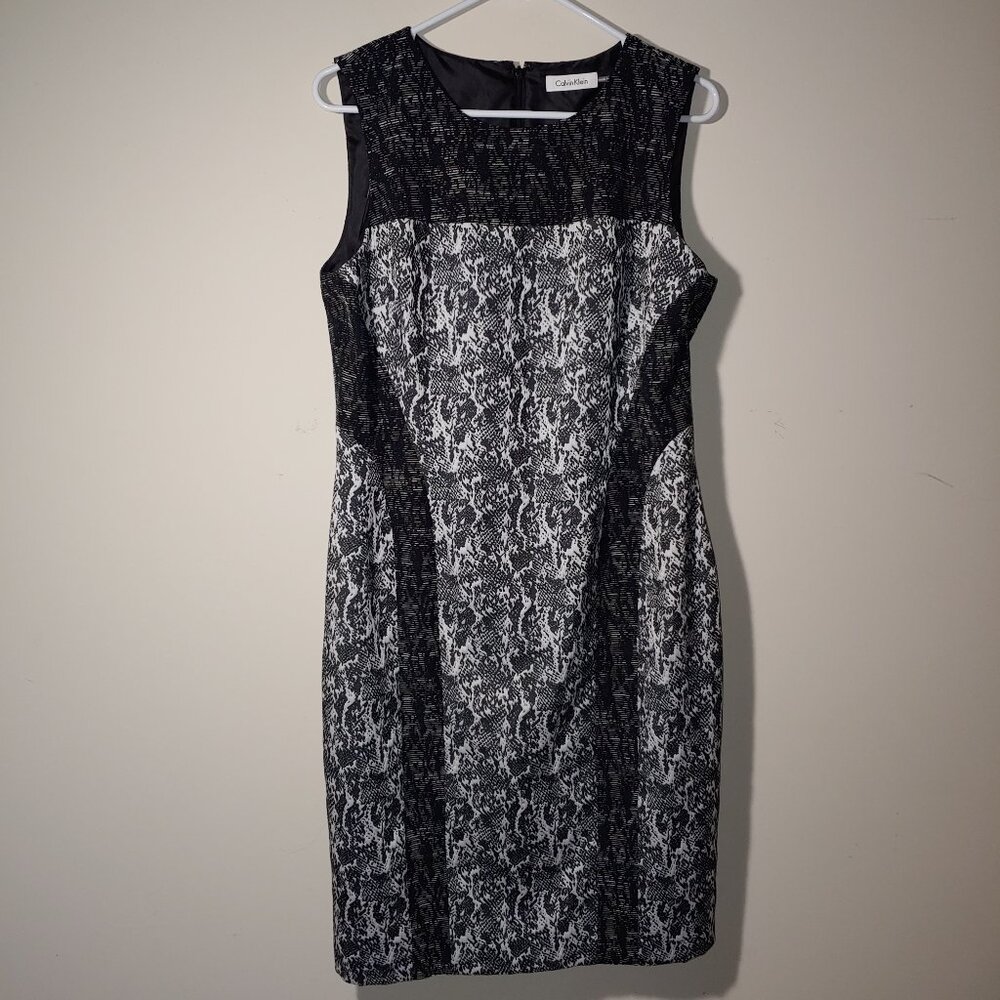 Calvin Klein Sleeveless Sheath Dress Abstract Lace Like Print Black/White Sz 18